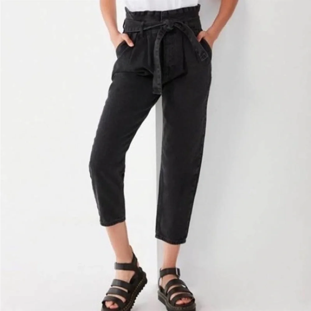BDG | Urban Outfitters Black High Waist Belted Paperbag  Mom Jeans Sz 27